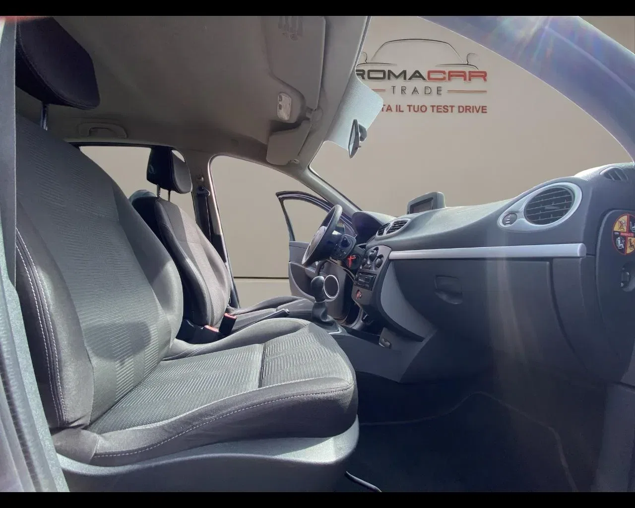 Renault Clio 1.2 16V 5 porte Luxe foto 15