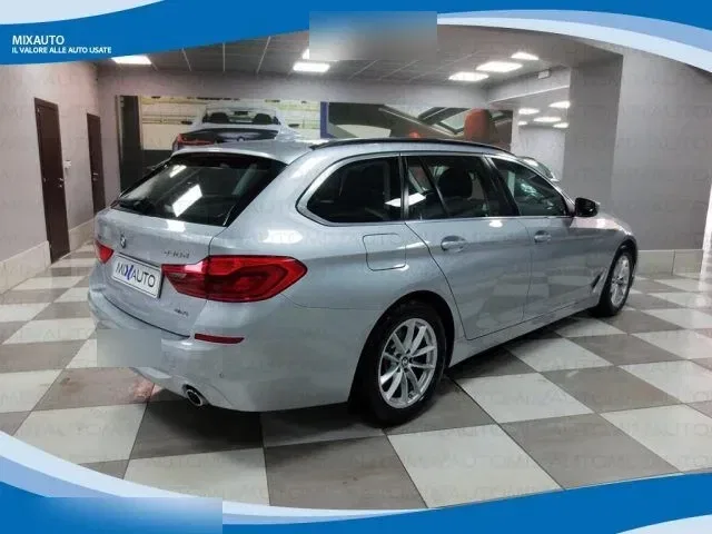 BMW 530 D Touring xDrive Business AUT EU6C foto 2