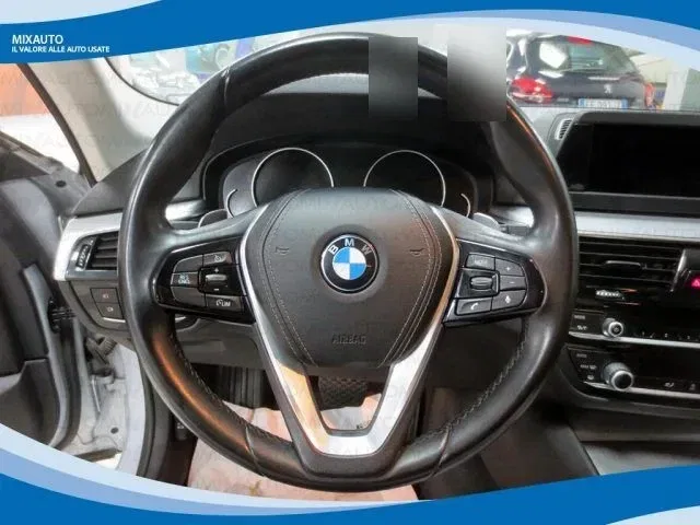 BMW 530 D Touring xDrive Business AUT EU6C foto 4