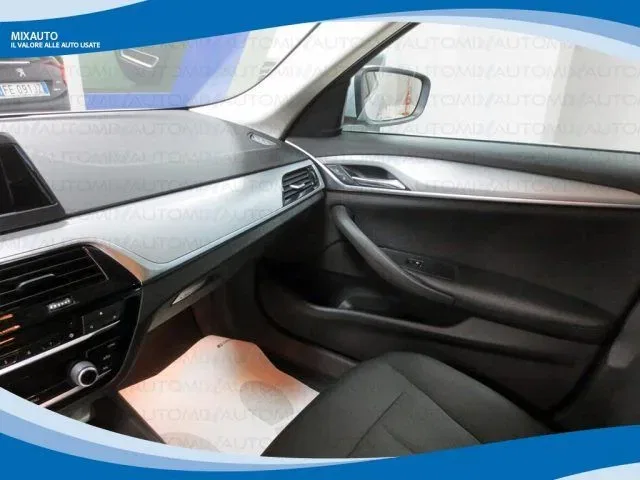 BMW 530 D Touring xDrive Business AUT EU6C foto 10