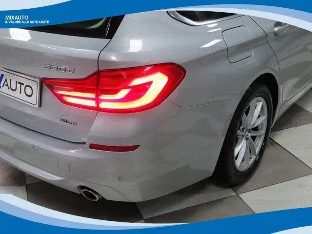 BMW 530 D Touring xDrive Business AUT EU6C foto 13