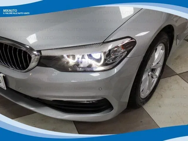 BMW 530 D Touring xDrive Business AUT EU6C foto 12