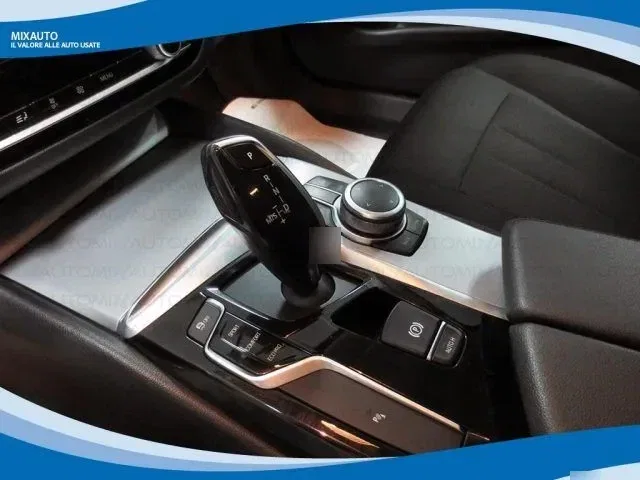 BMW 530 D Touring xDrive Business AUT EU6C foto 8