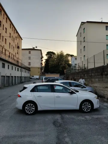 Opel astra L anno 2024 1.5 diesel cambio automatico foto 2