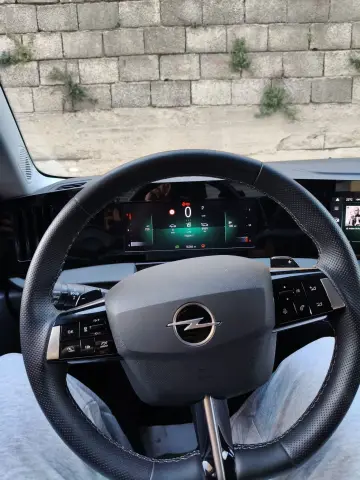 Opel astra L anno 2024 1.5 diesel cambio automatico foto 3