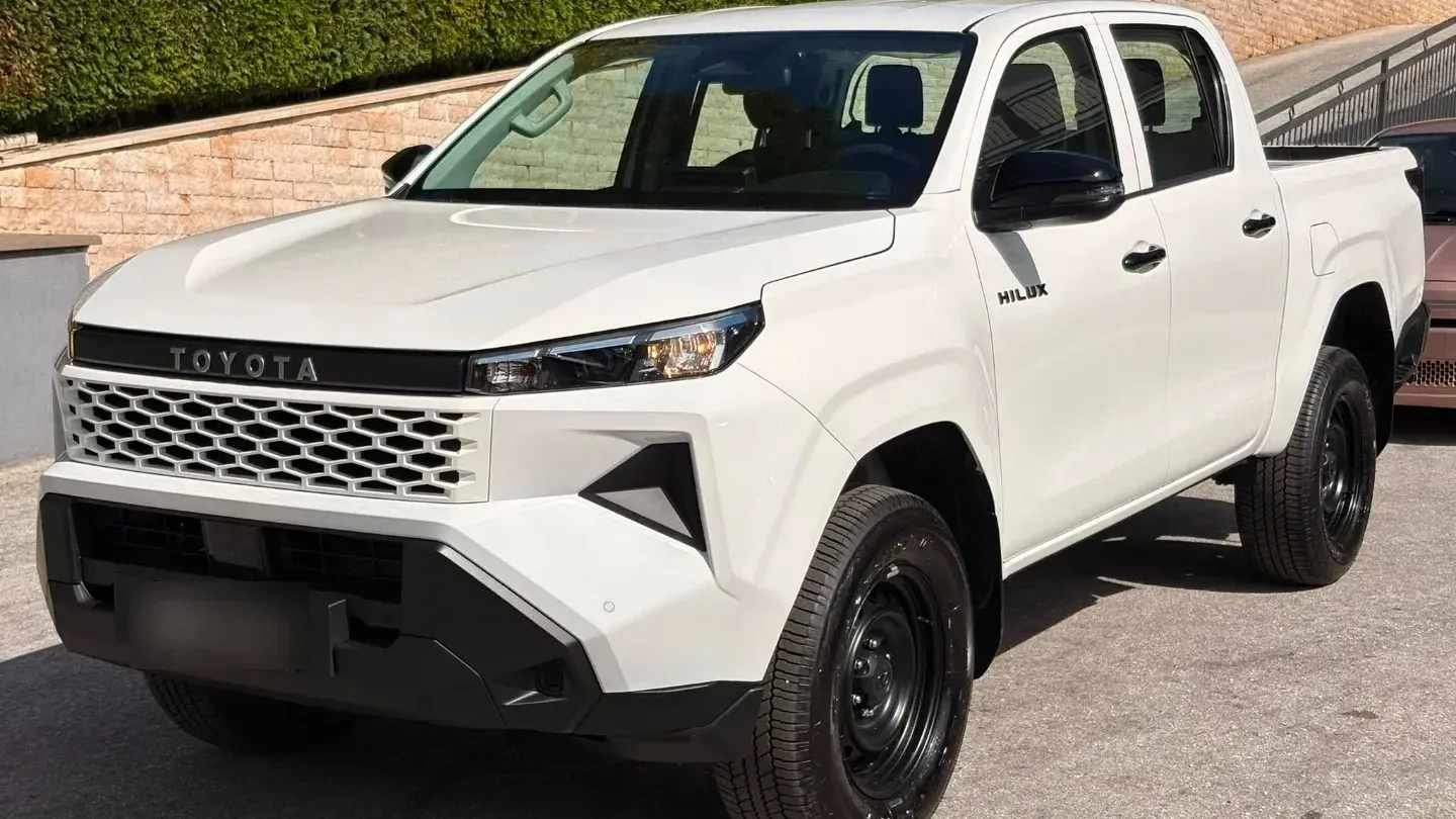 Toyota Hilux 2.8 D-4D 48V A/T 4WD DC Hilux