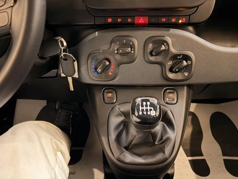 Fiat Panda 1.0 firefly hybrid Icon s&s 70cv 5p.ti Km0 foto 17