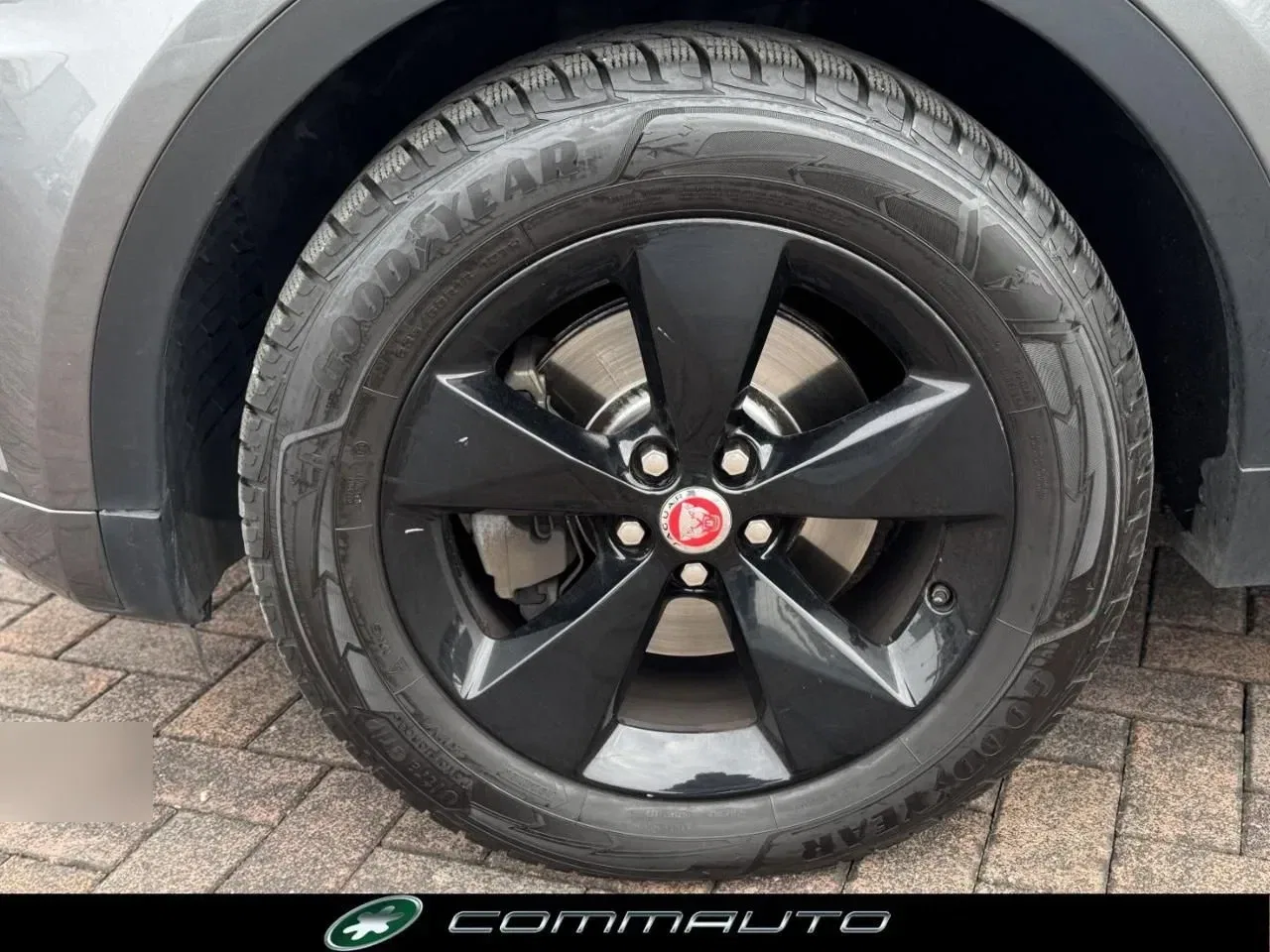 Jaguar E-Pace 2.0D 150 CV AWD aut. R-Dynamic S foto 8