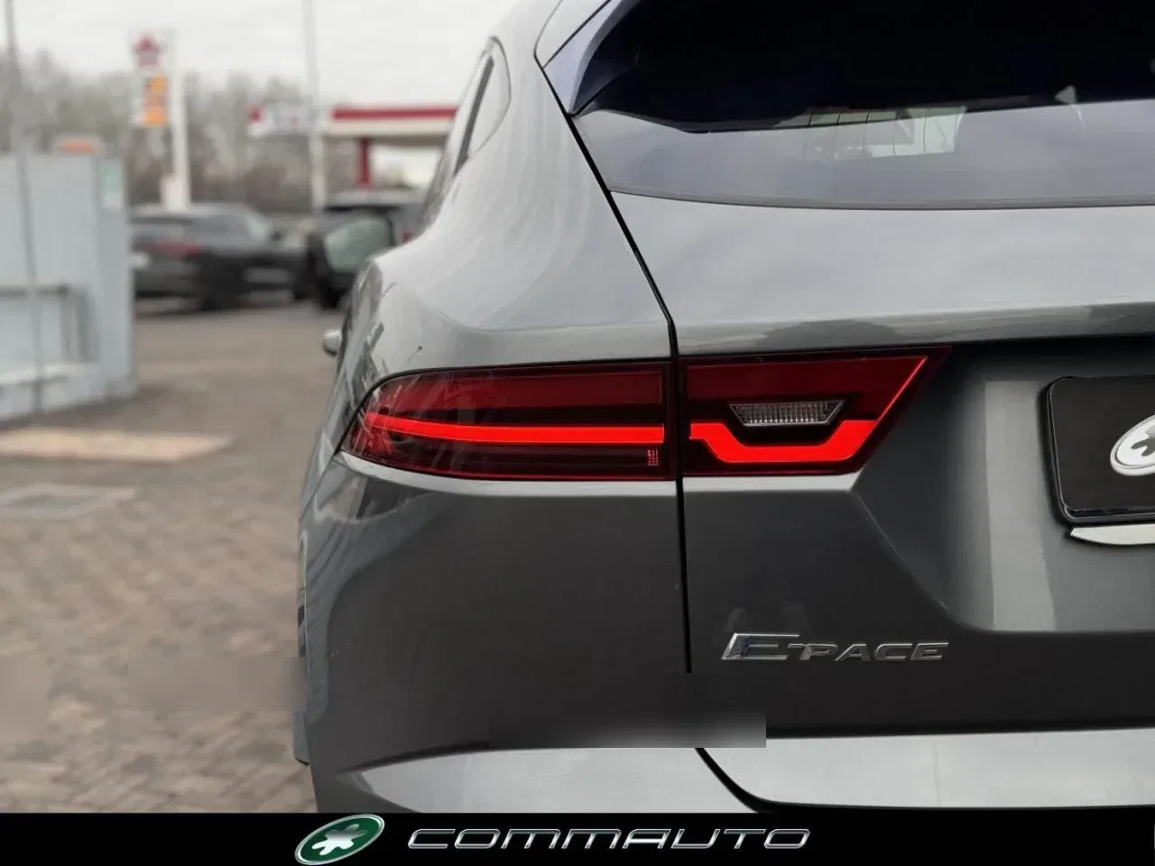 Jaguar E-Pace 2.0D 150 CV AWD aut. R-Dynamic S foto 10
