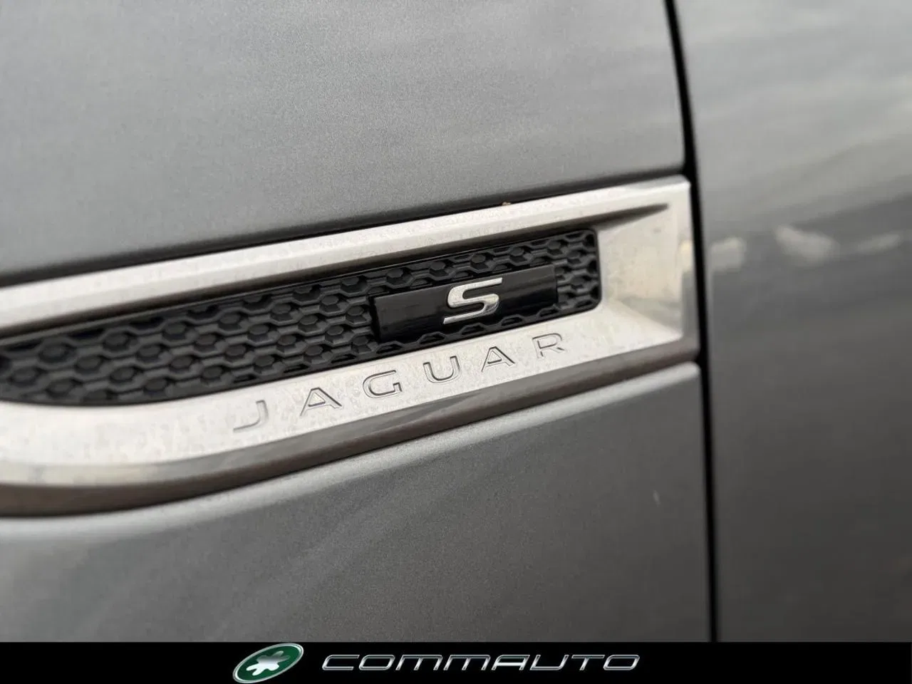 Jaguar E-Pace 2.0D 150 CV AWD aut. R-Dynamic S foto 9