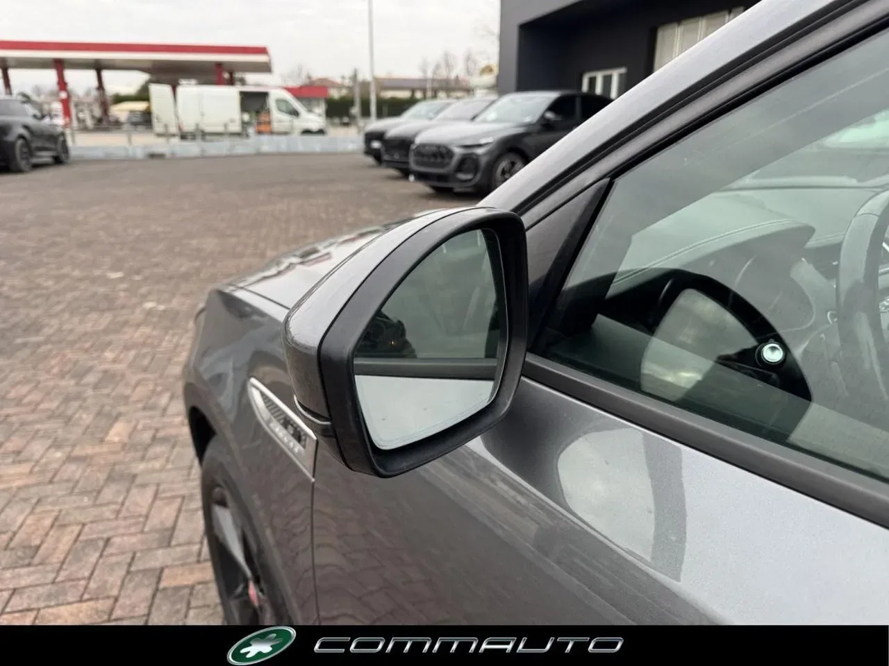 Jaguar E-Pace 2.0D 150 CV AWD aut. R-Dynamic S foto 11