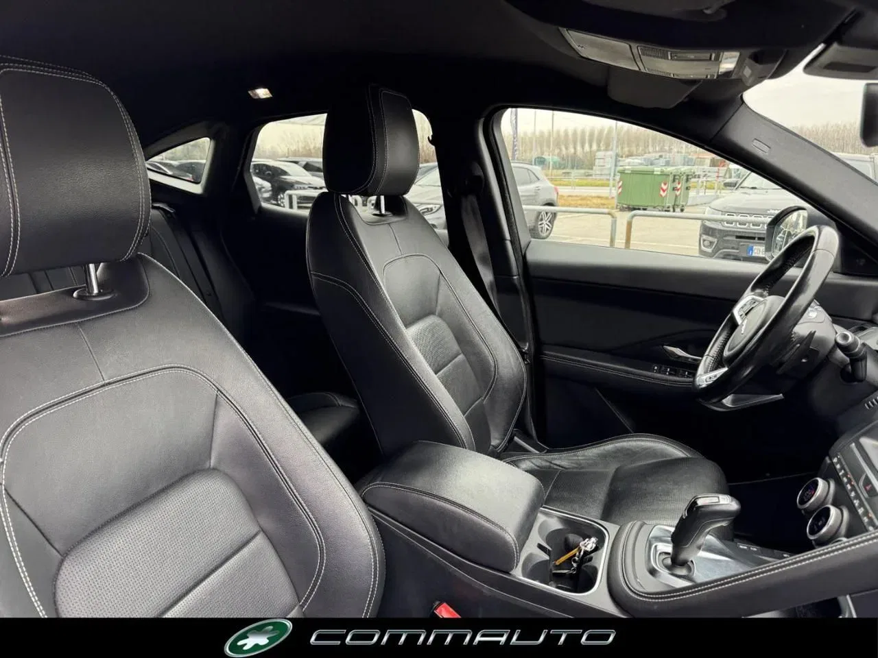 Jaguar E-Pace 2.0D 150 CV AWD aut. R-Dynamic S foto 25