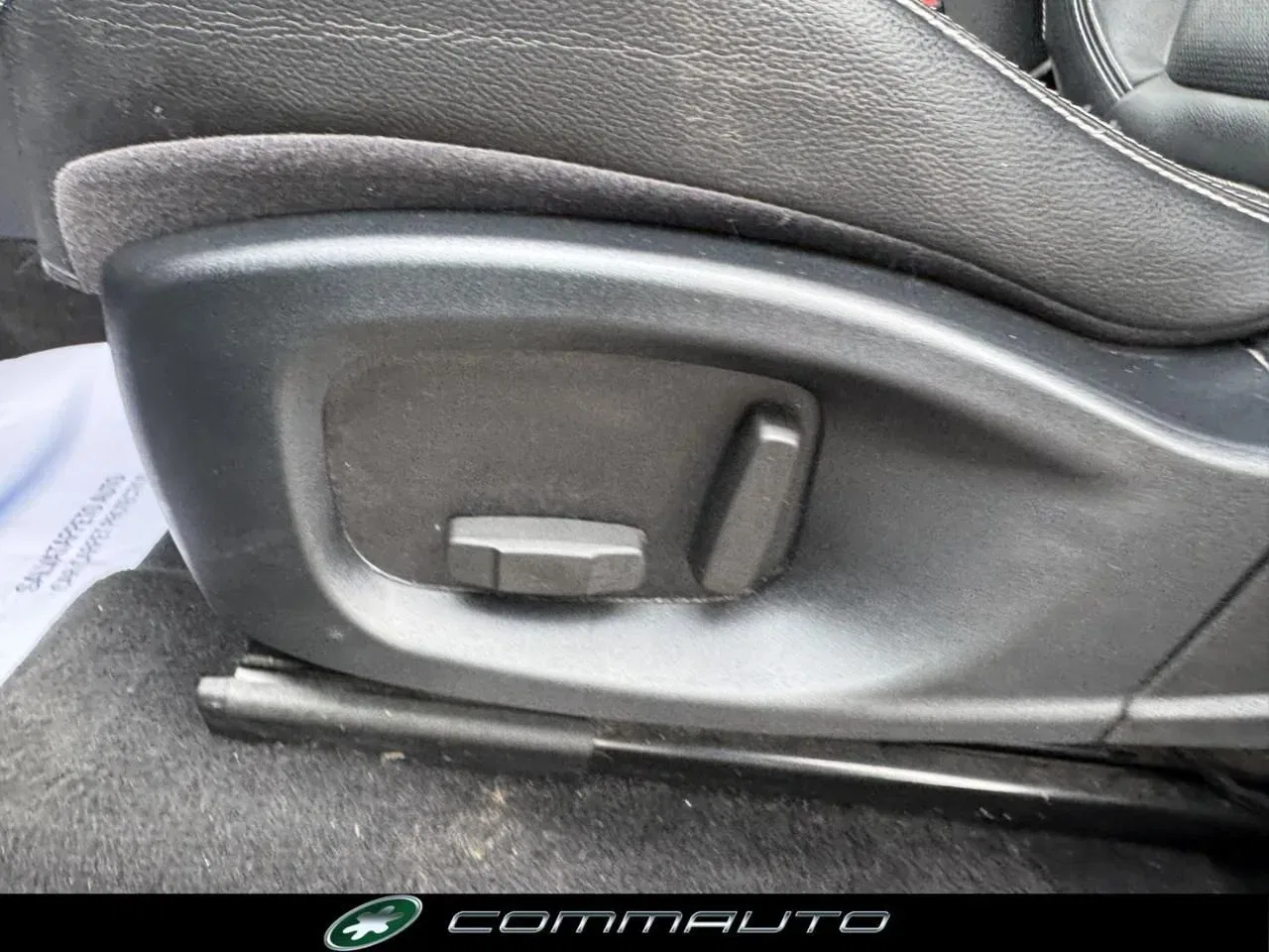 Jaguar E-Pace 2.0D 150 CV AWD aut. R-Dynamic S foto 30