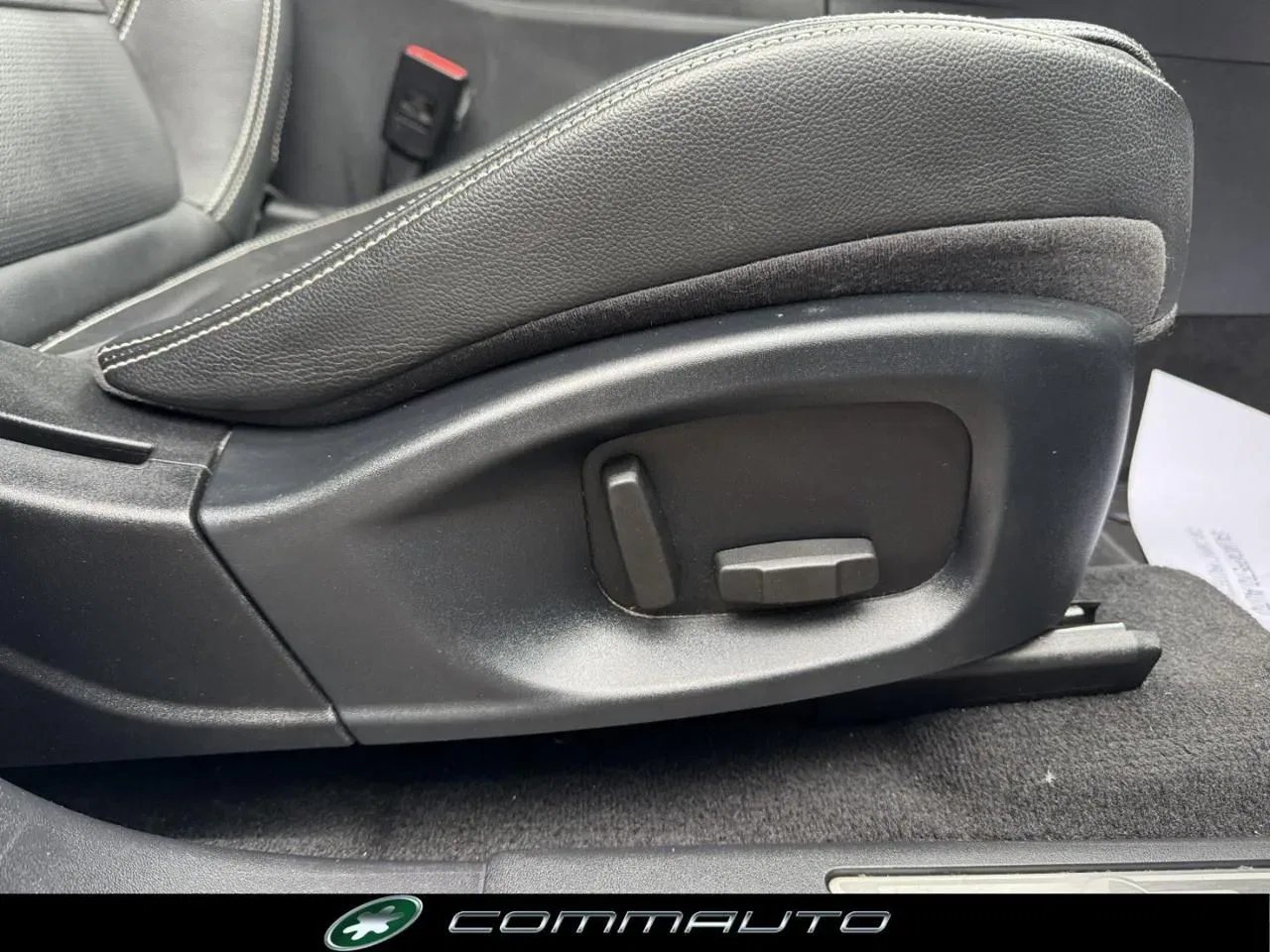 Jaguar E-Pace 2.0D 150 CV AWD aut. R-Dynamic S foto 27