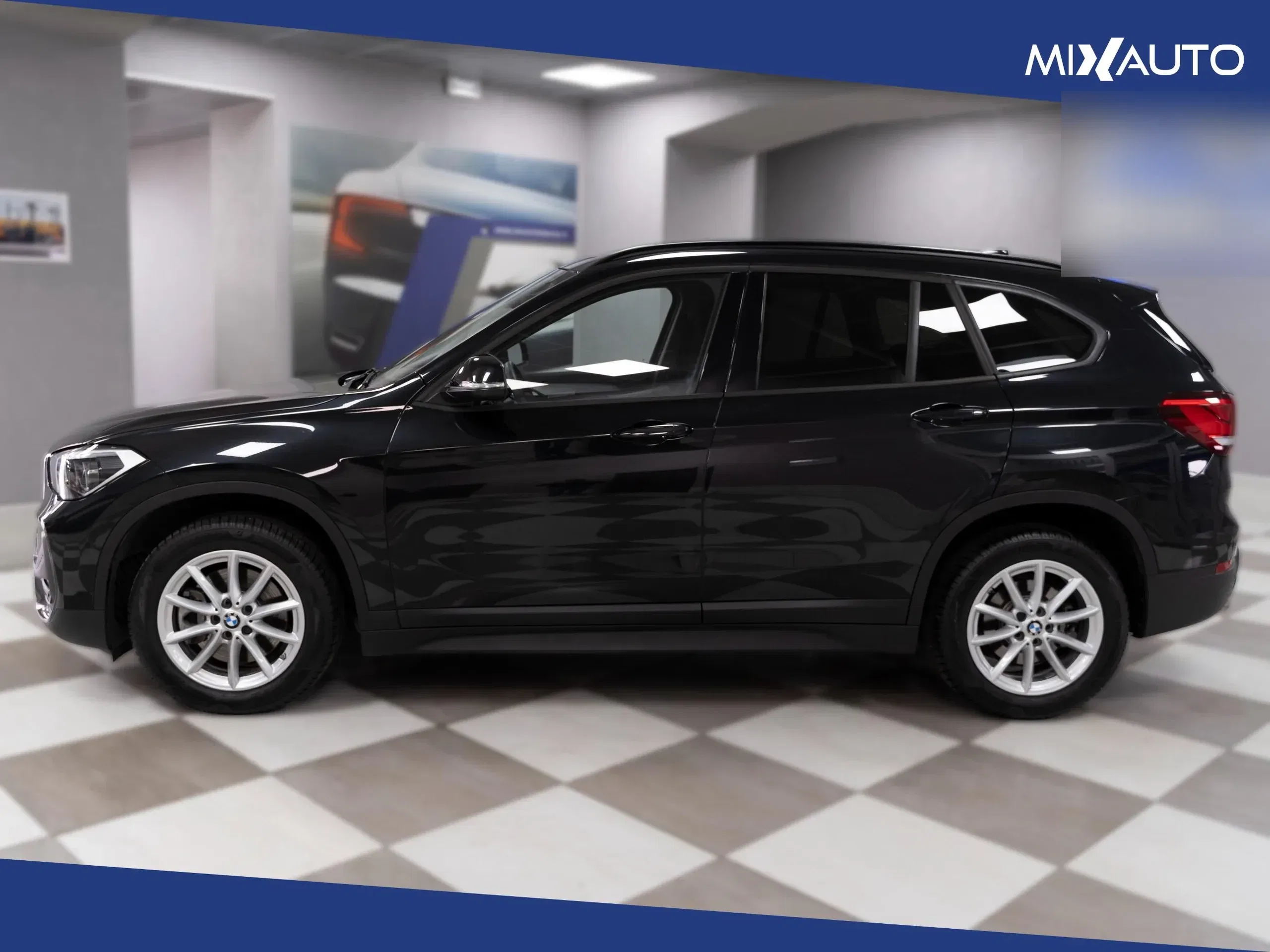 BMW X1 sDrive20i Advantage 178CV Auto foto 3