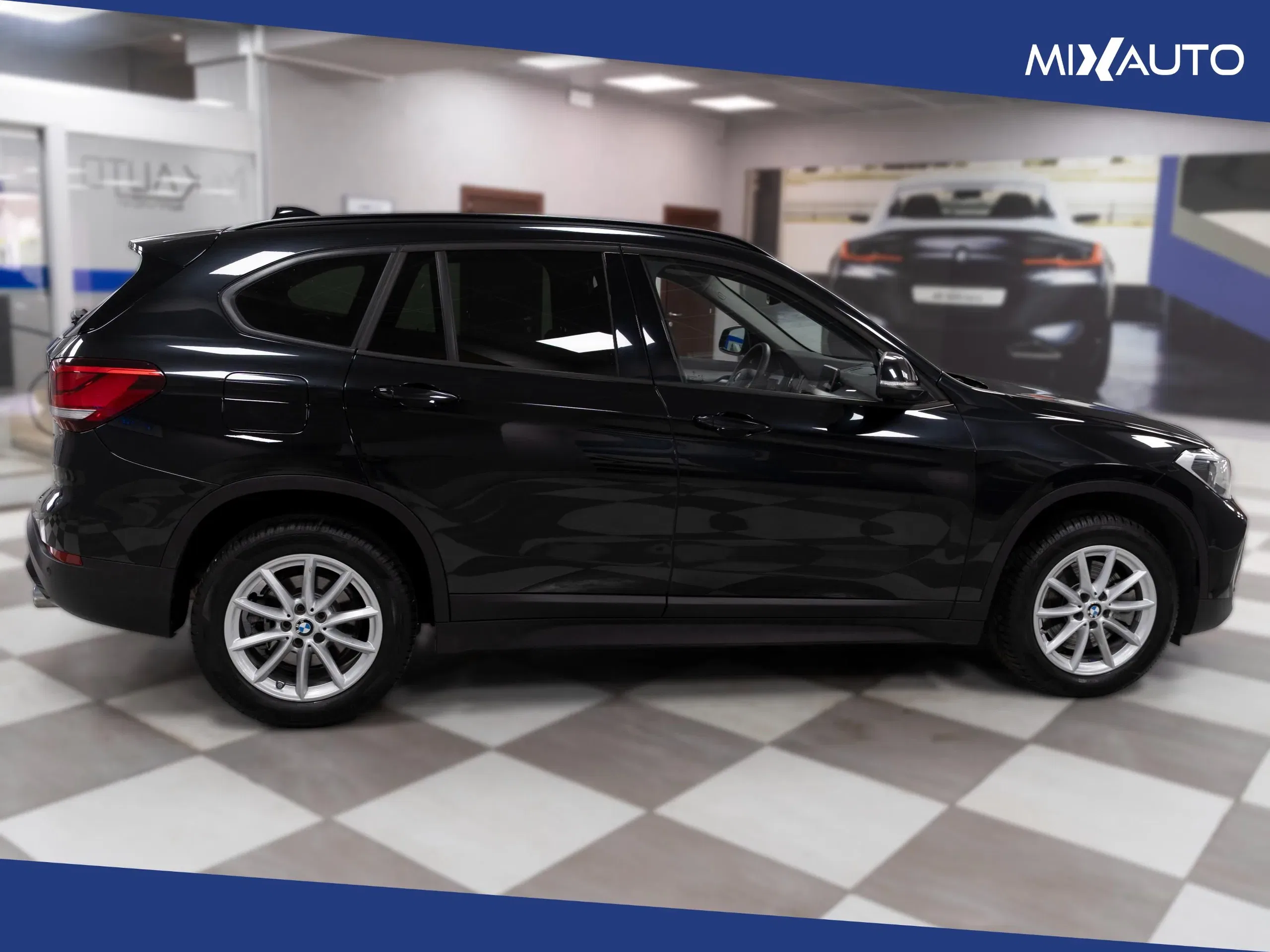 BMW X1 sDrive20i Advantage 178CV Auto foto 6