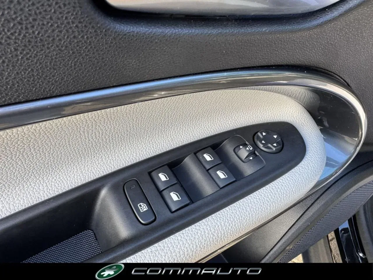 Fiat 600 Hybrid 101 CV DCT MHEV La Prima foto 10