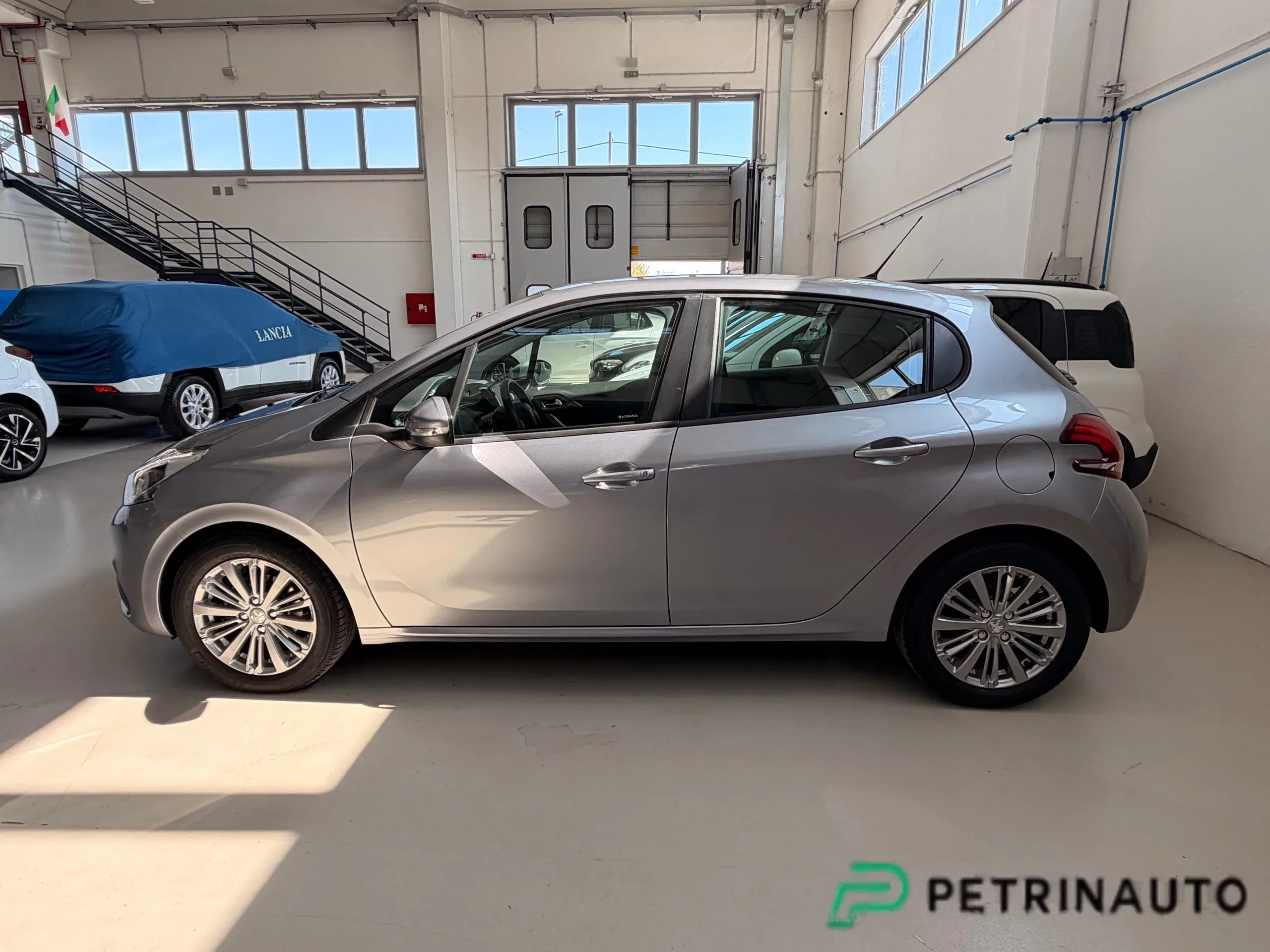 Peugeot 208 5p 1.5 bluehdi Active s&s 100cv 6m foto 4