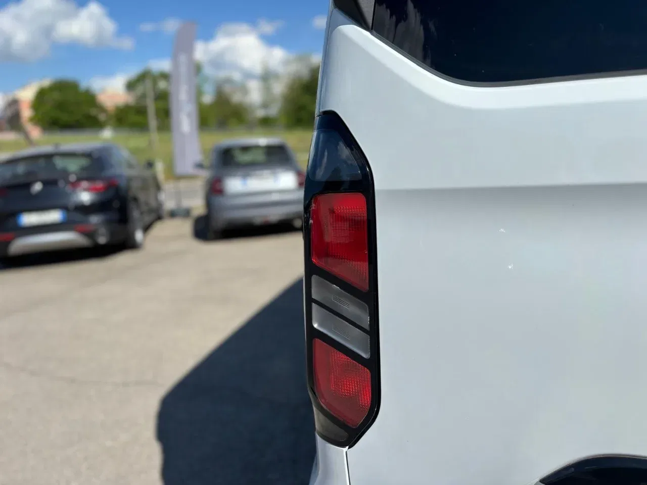Ford Tourneo Custom *PROMO* 320 2.0 EcoBlue 136CV PL Titanium foto 22