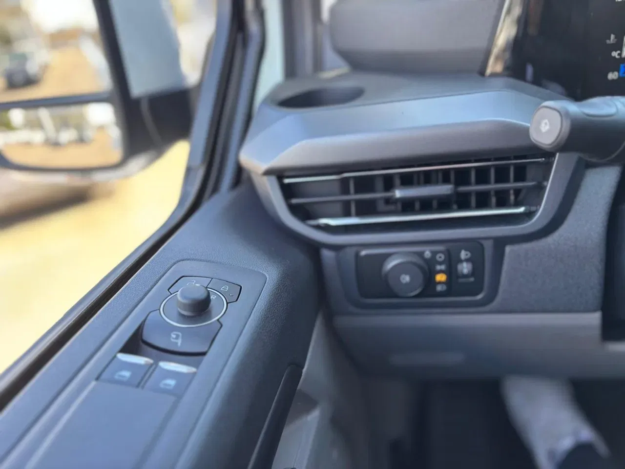 Ford Tourneo Custom *PROMO* 320 2.0 EcoBlue 136CV PL Titanium foto 35