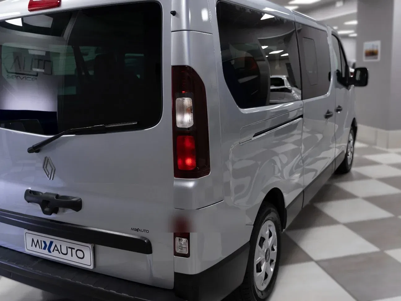 RENAULT Trafic Passenger 2.0 Blue DCI 150CV L2 Authentic foto 5